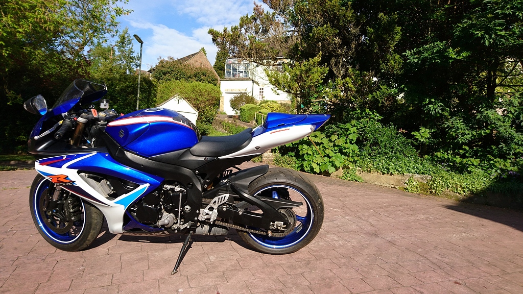 suzuki gsxr k7 600