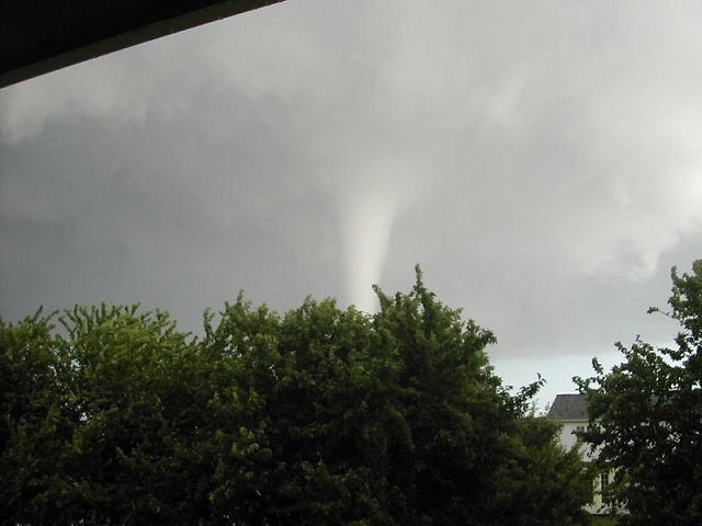_tornado4.jpg