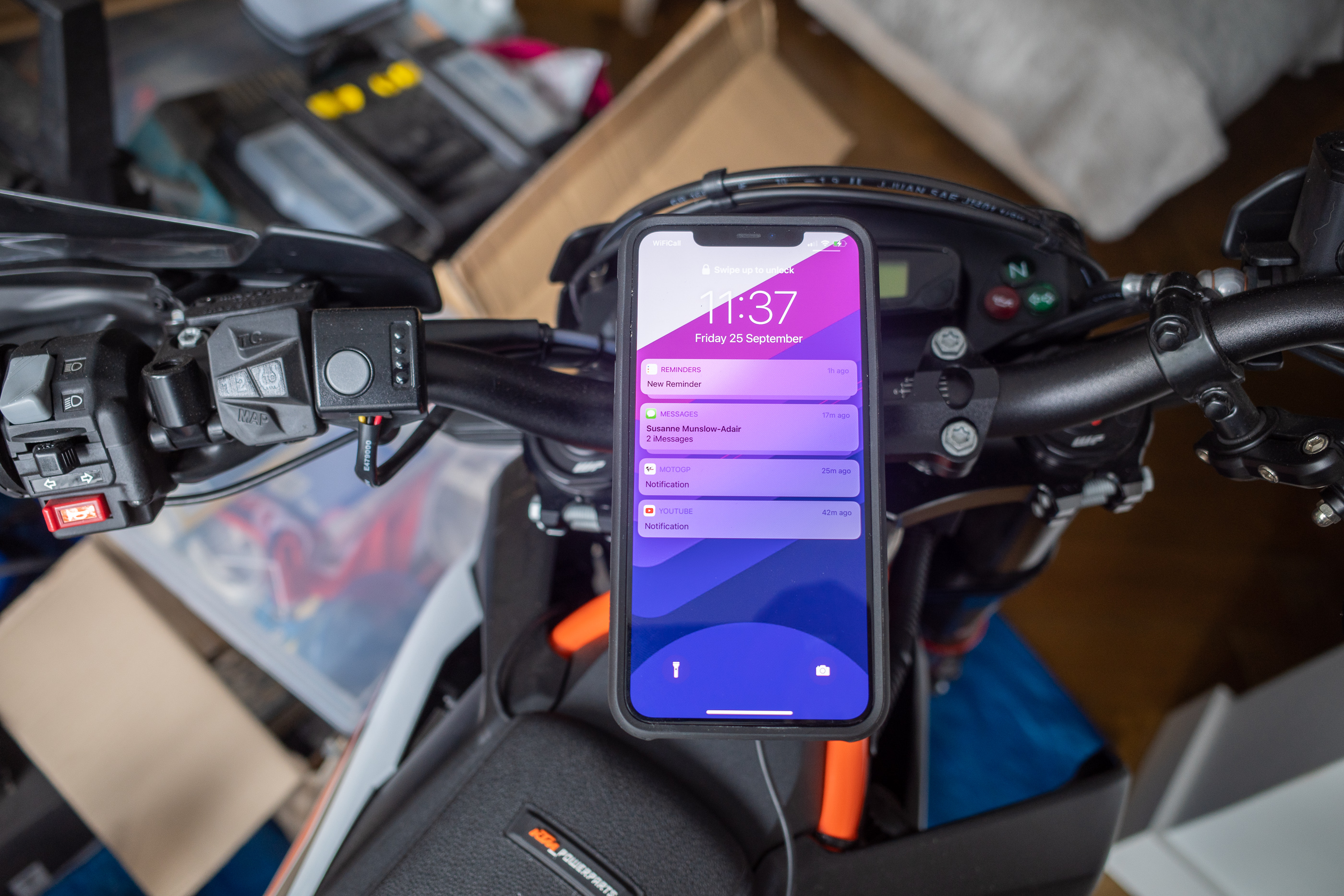 quad lock motorcycle wireless charging