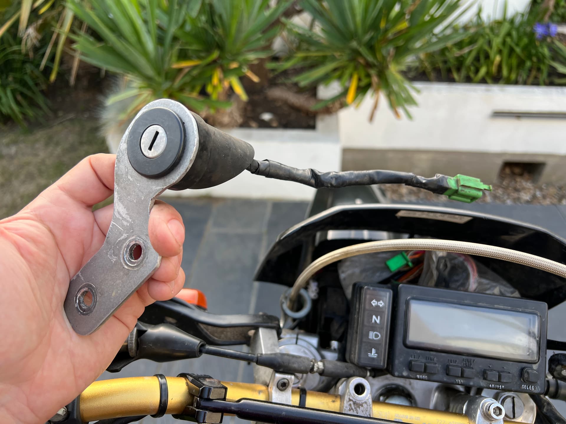 Suzuki DRZ400 DRZ400S DRZ400SM Ignition Switch & Gas Cap Helmet Lock Set – NiceCNC
