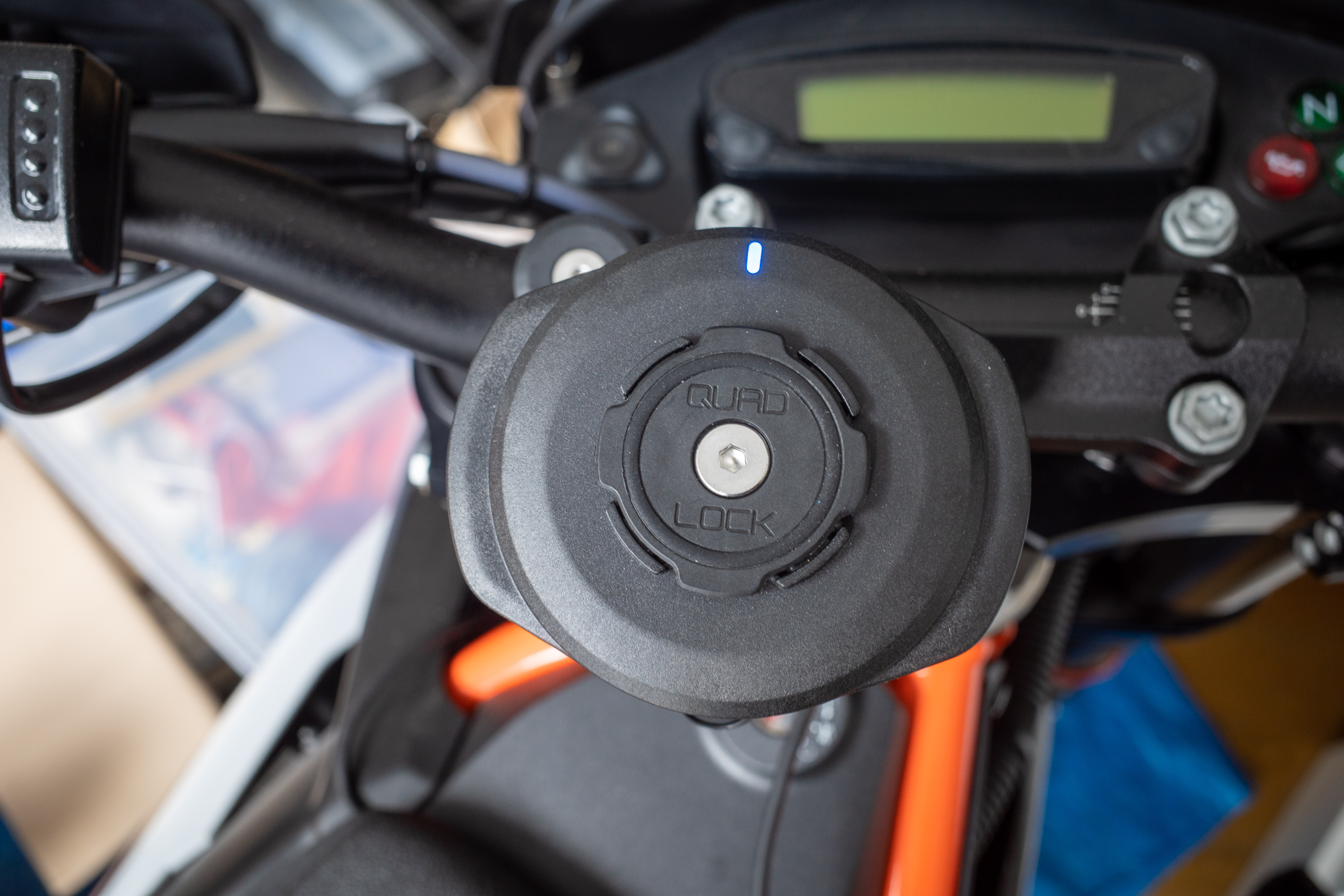 quad lock motorcycle wireless charging